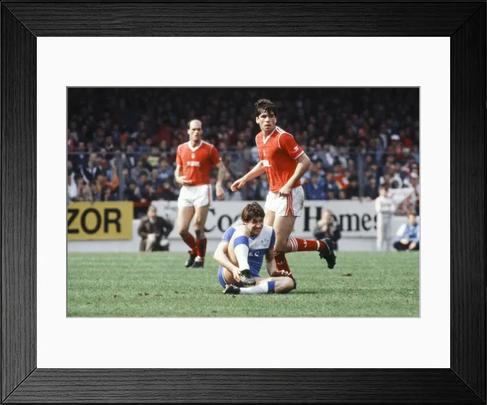 Framed Print : English League Division One match at the City Ground. Nottingham Forest 0 v Everton Framed Print : English League Division One match at the City Ground. Nottingham Forest 0 v Everton