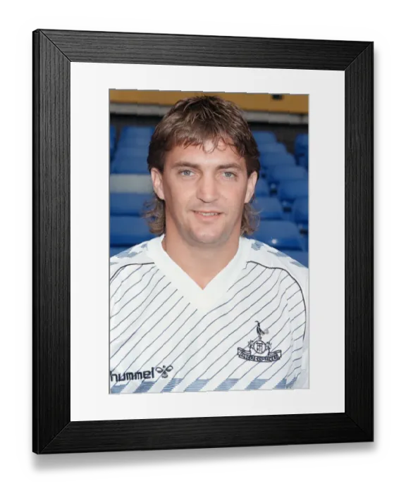 Framed Print : Tottenham Hotspur players pose during a photocall at White Hart Lane ahead of the 195-86 Framed Print : Tottenham Hotspur players pose during a photocall at White Hart Lane ahead of the 195-86
