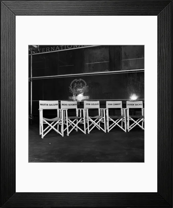 Framed Print : The film Murder on the Orient Express'is being made at the EMI / MGM Studios Framed Print : The film Murder on the Orient Express'is being made at the EMI / MGM Studios