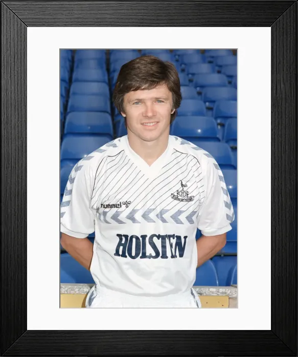 Framed Print : Tottenham Hotspur players pose during a photocall at White Hart Lane ahead of the 195-86 Framed Print : Tottenham Hotspur players pose during a photocall at White Hart Lane ahead of the 195-86
