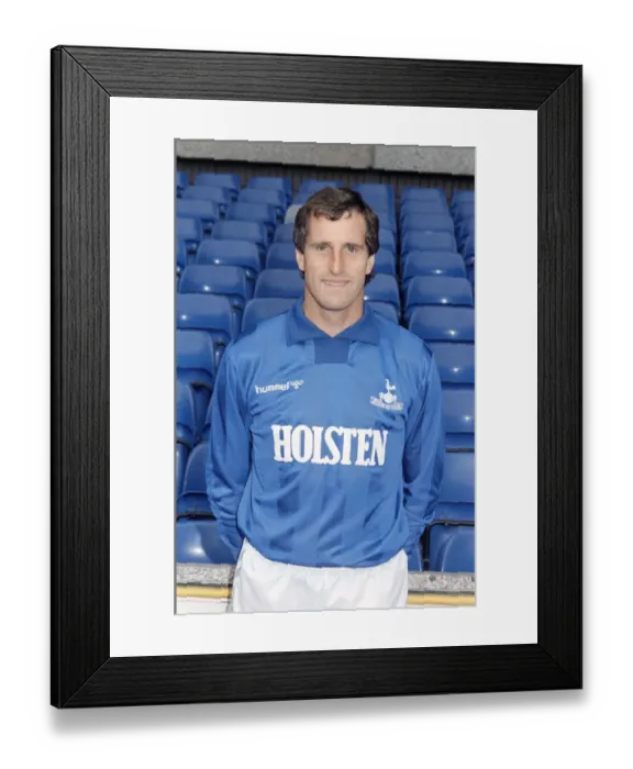 Framed Print : Tottenham Hotspur players pose during a photocall at White Hart Lane ahead of the 195-86 Framed Print : Tottenham Hotspur players pose during a photocall at White Hart Lane ahead of the 195-86