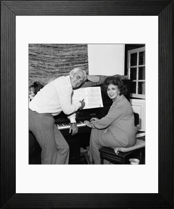 Framed Print : Pat Phoenix and Antony Booth. February 1982 Framed Print : Pat Phoenix and Antony Booth. February 1982