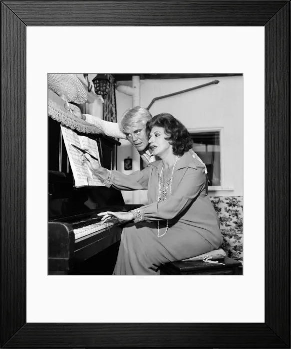 Framed Print : Pat Phoenix and Antony Booth. February 1982 Framed Print : Pat Phoenix and Antony Booth. February 1982