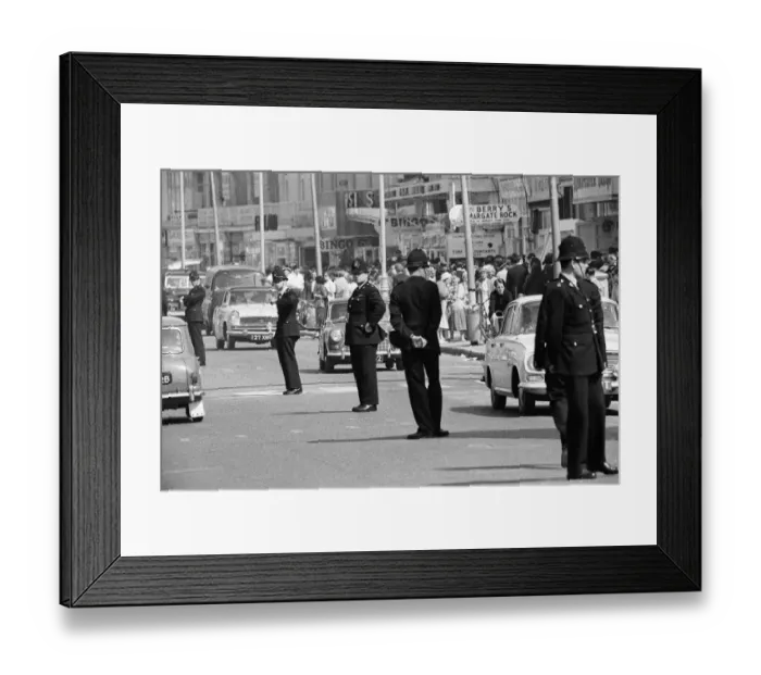 Framed Print : Mods v Rockers. Picture shows the scene at Margate Framed Print : Mods v Rockers. Picture shows the scene at Margate
