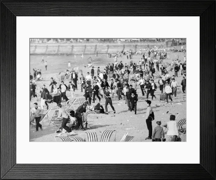 Framed Print : Mods v Rockers. Picture shows the scene at Margate Framed Print : Mods v Rockers. Picture shows the scene at Margate