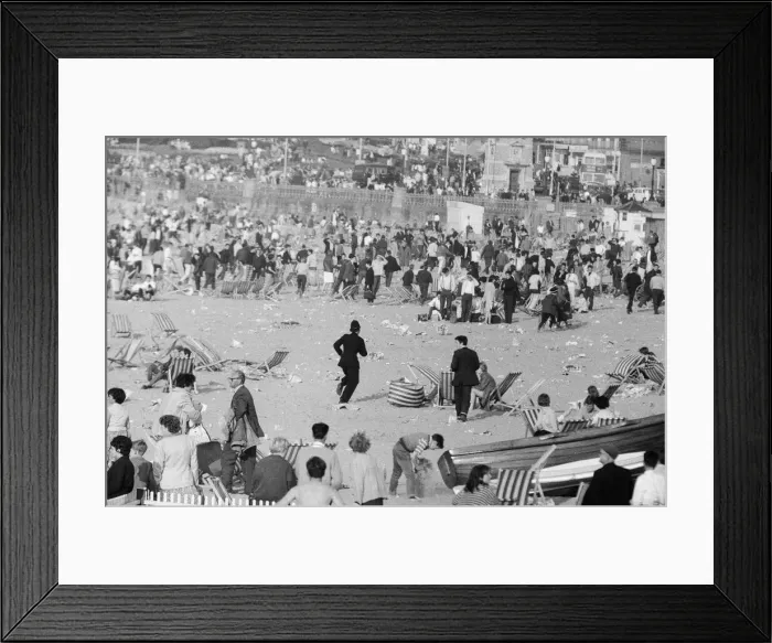 Framed Print : Mods v Rockers. Picture shows the scene at Margate Framed Print : Mods v Rockers. Picture shows the scene at Margate