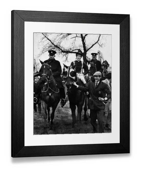 Framed Print : Racehorse Foinavon, ridden by jockey John Buckingham wins the Grand national at Aintree