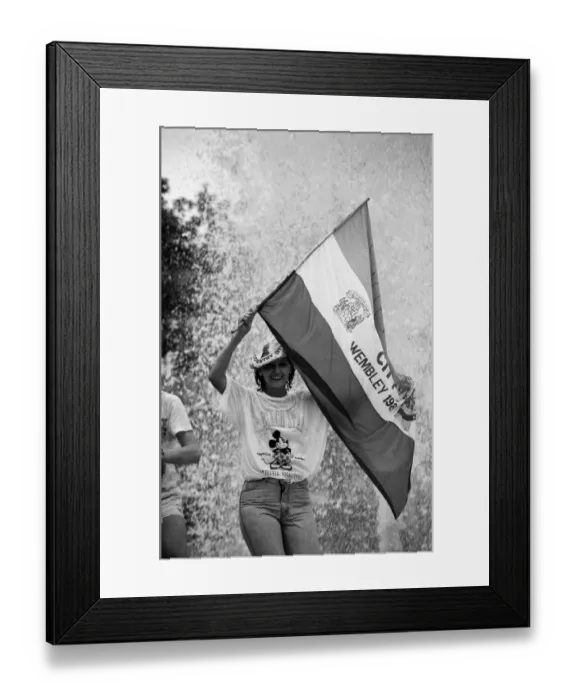 Framed Print : Coventry City fans celebrate the 1987 FA Cup Final, Coventry City beat Tottenham Hotspur