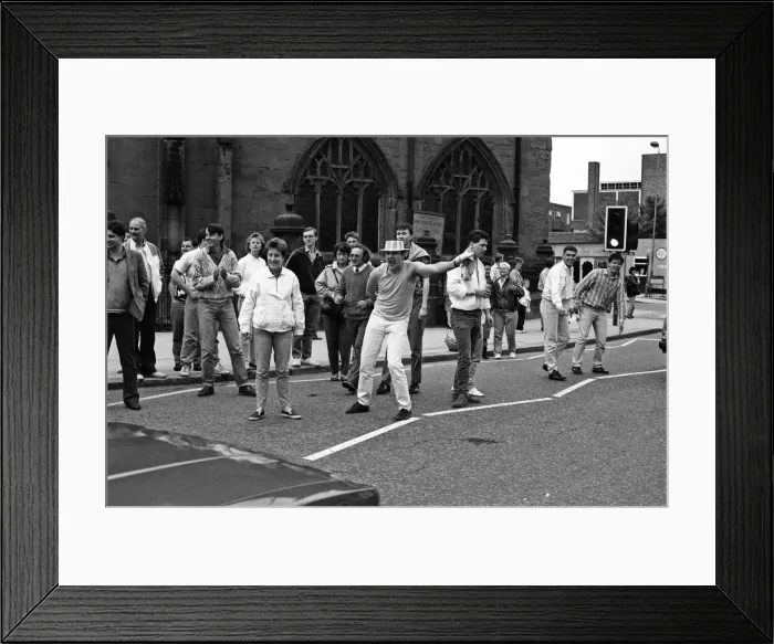 Framed Print : Coventry City fans celebrate the 1987 FA Cup Final, Coventry City beat Tottenham Hotspur Framed Print : Coventry City fans celebrate the 1987 FA Cup Final, Coventry City beat Tottenham Hotspur