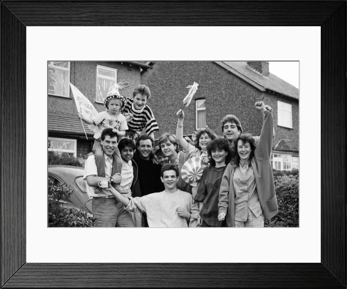 Framed Print : Coventry City fans celebrate the 1987 FA Cup Final, Coventry City beat Tottenham Hotspur Framed Print : Coventry City fans celebrate the 1987 FA Cup Final, Coventry City beat Tottenham Hotspur