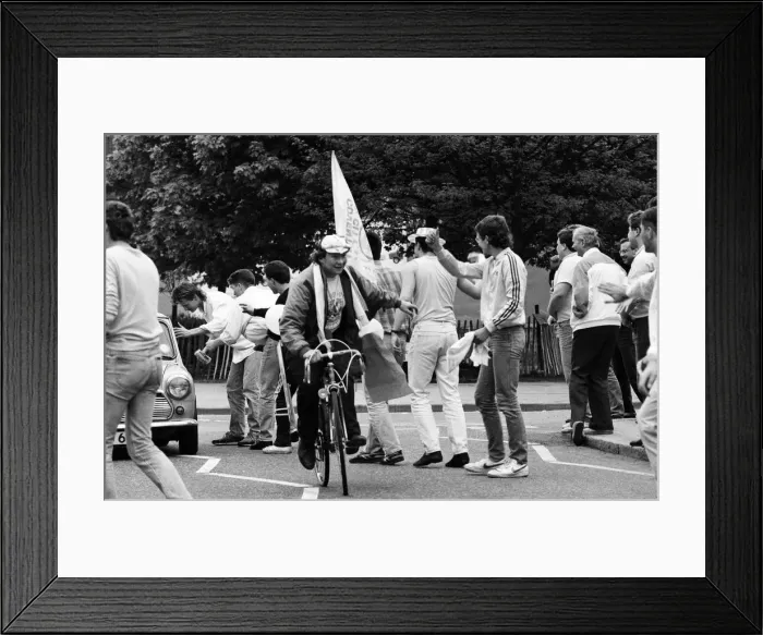 Framed Print : Coventry City fans celebrate the 1987 FA Cup Final, Coventry City beat Tottenham Hotspur Framed Print : Coventry City fans celebrate the 1987 FA Cup Final, Coventry City beat Tottenham Hotspur