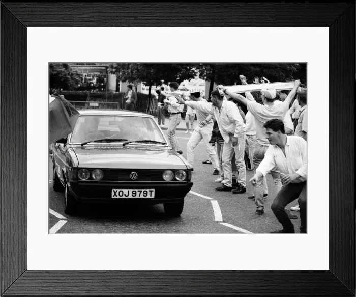 Framed Print : Coventry City fans celebrate the 1987 FA Cup Final, Coventry City beat Tottenham Hotspur