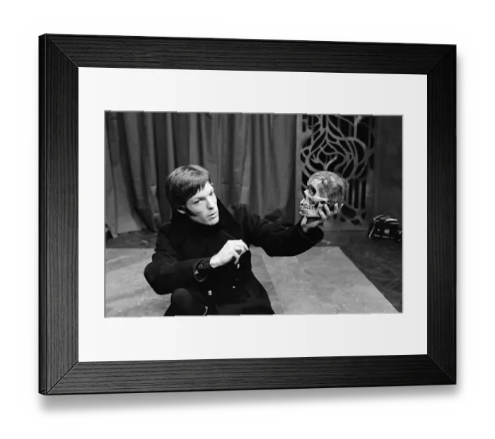 Framed Print : Actor Richard Chamberlain who is playing Hamlet at the Birmingham Repertory Theatre Framed Print : Actor Richard Chamberlain who is playing Hamlet at the Birmingham Repertory Theatre