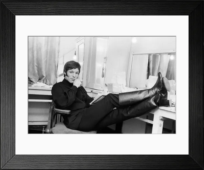 Framed Print : Actor Richard Chamberlain who is playing Hamlet at the Birmingham Repertory Theatre Framed Print : Actor Richard Chamberlain who is playing Hamlet at the Birmingham Repertory Theatre
