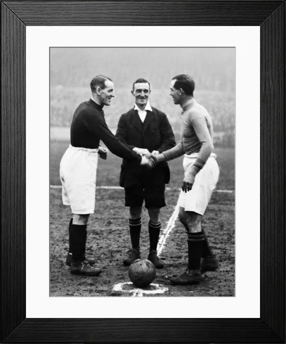 Framed Print : English League Division One match at Goodison Park. Everton 3 v Liverpool 3 Framed Print : English League Division One match at Goodison Park. Everton 3 v Liverpool 3