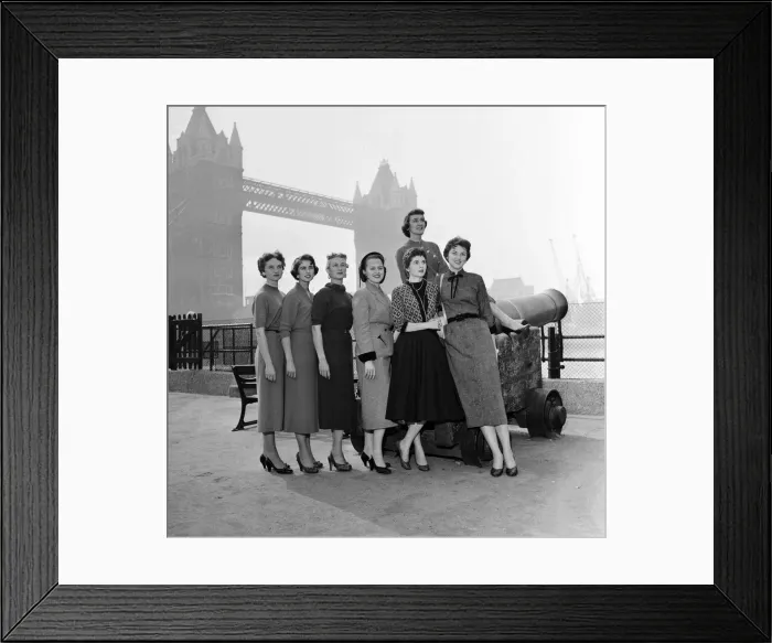 Framed Print : Members of the Salt Lake Mormon Choir pay a visit to the Tower of London Framed Print : Members of the Salt Lake Mormon Choir pay a visit to the Tower of London