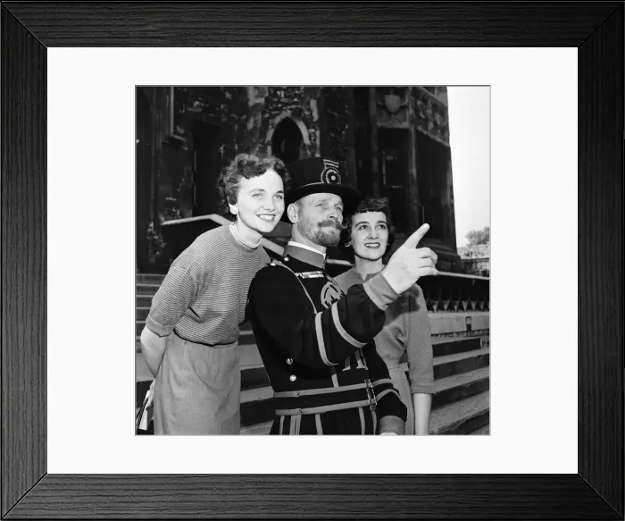 Framed Print : Members of the Salt Lake Mormon Choir pay a visit to the Tower of London Framed Print : Members of the Salt Lake Mormon Choir pay a visit to the Tower of London