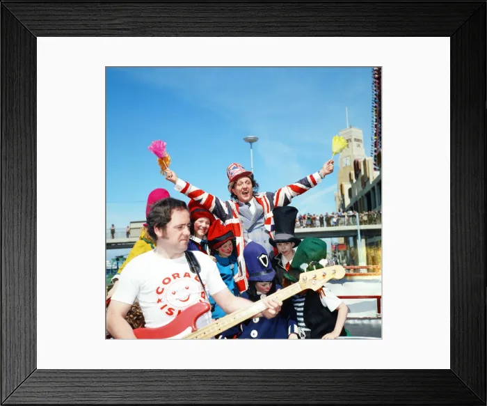 Framed Print : Ken Dodd, accompanied by six of his Diddymen, opens Coral Island Framed Print : Ken Dodd, accompanied by six of his Diddymen, opens Coral Island