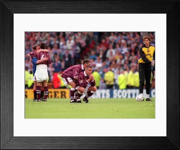 Framed Print : Scottish Cup Final at Hampden Park. Glasgow Rangers 5 v Heart of Midlothian 1 Framed Print : Scottish Cup Final at Hampden Park. Glasgow Rangers 5 v Heart of Midlothian 1