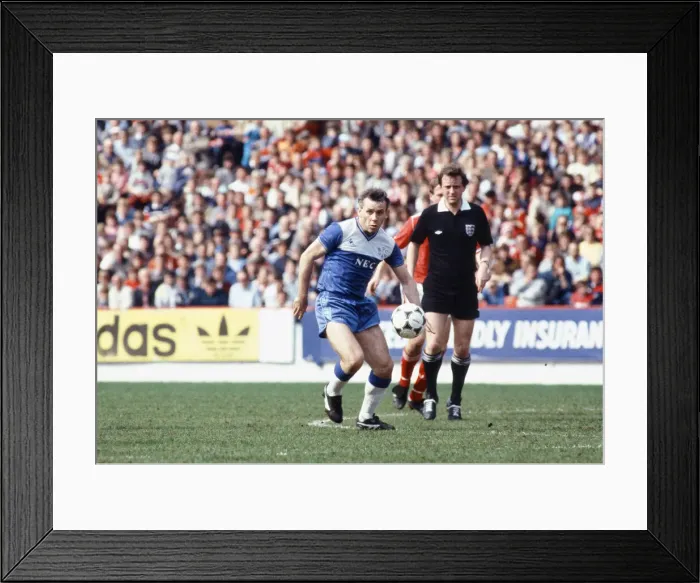 Framed Print : English League Division One match at the City Ground. Nottingham Forest 0 v Everton Framed Print : English League Division One match at the City Ground. Nottingham Forest 0 v Everton