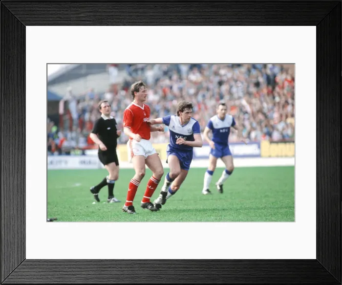 Framed Print : English League Division One match at the City Ground. Nottingham Forest 0 v Everton Framed Print : English League Division One match at the City Ground. Nottingham Forest 0 v Everton
