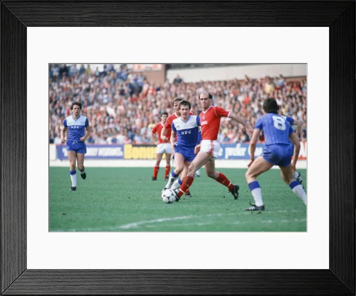 Framed Print : English League Division One match at the City Ground. Nottingham Forest 0 v Everton