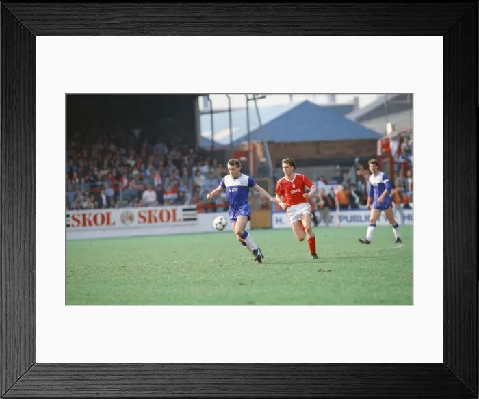 Framed Print : English League Division One match at the City Ground. Nottingham Forest 0 v Everton Framed Print : English League Division One match at the City Ground. Nottingham Forest 0 v Everton