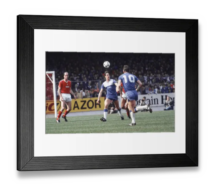 Framed Print : English League Division One match at the City Ground. Nottingham Forest 0 v Everton Framed Print : English League Division One match at the City Ground. Nottingham Forest 0 v Everton