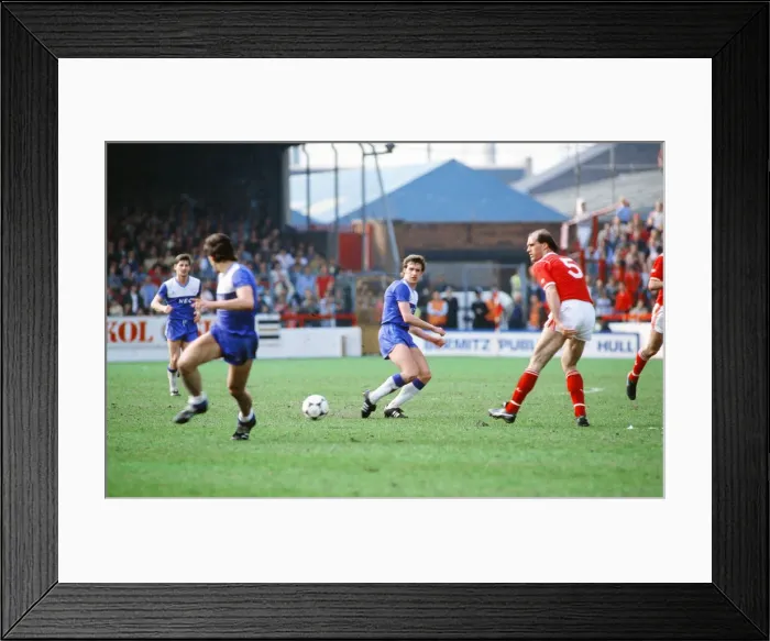 Framed Print : English League Division One match at the City Ground. Nottingham Forest 0 v Everton Framed Print : English League Division One match at the City Ground. Nottingham Forest 0 v Everton
