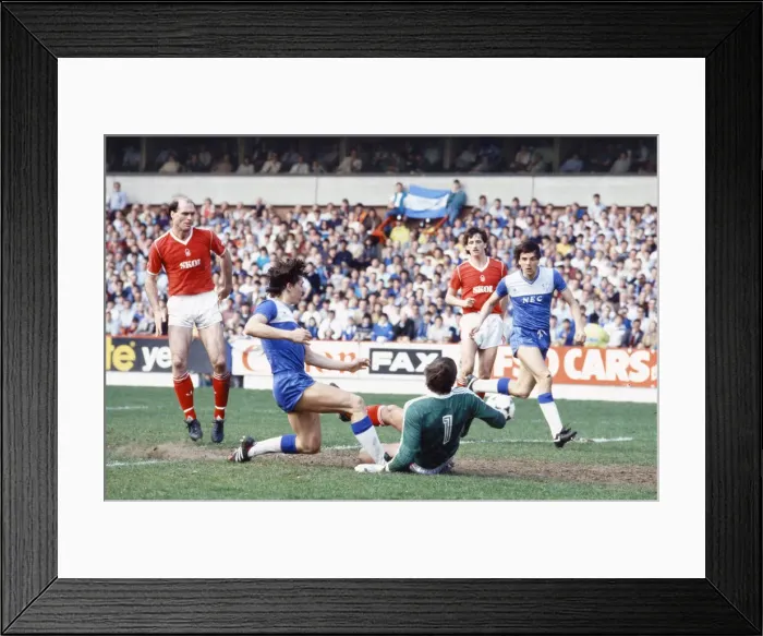 Framed Print : English League Division One match at the City Ground. Nottingham Forest 0 v Everton Framed Print : English League Division One match at the City Ground. Nottingham Forest 0 v Everton