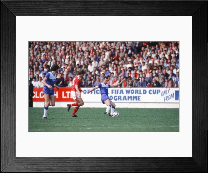 Framed Print : English League Division One match at the City Ground. Nottingham Forest 0 v Everton Framed Print : English League Division One match at the City Ground. Nottingham Forest 0 v Everton