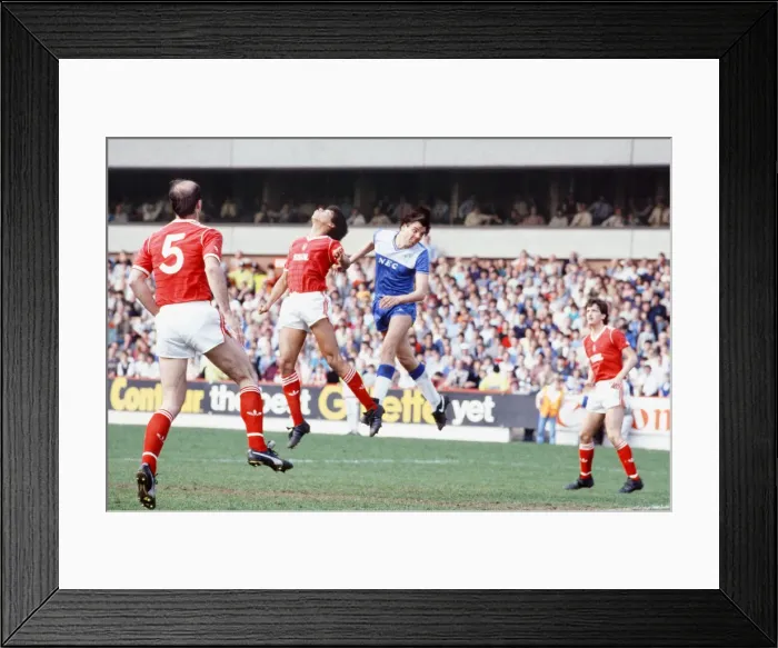 Framed Print : English League Division One match at the City Ground. Nottingham Forest 0 v Everton Framed Print : English League Division One match at the City Ground. Nottingham Forest 0 v Everton