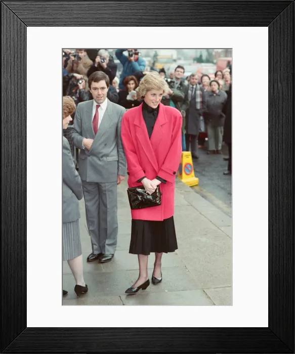 Framed Print : HRH The Princess of Wales, Princess Diana, visits the Relate Marriage Guidance Centre in