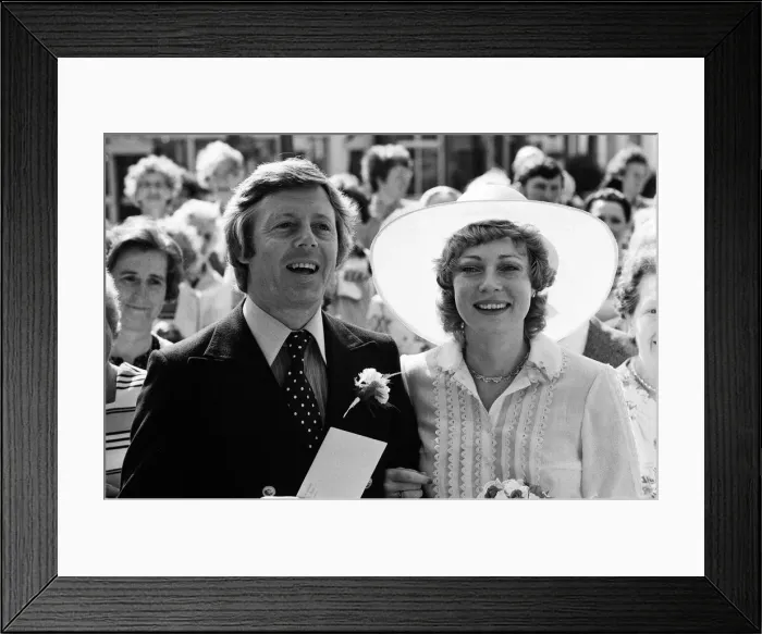 Framed Print : The wedding of Michael Aspel and Elizabeth Power at Eastbourne Town Hall. 23rd July 1977