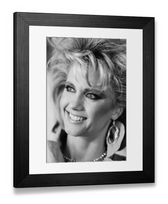 Framed Print : Olivia Newton John, singer and actor, pictured during a video shoot at Pinewood Studios