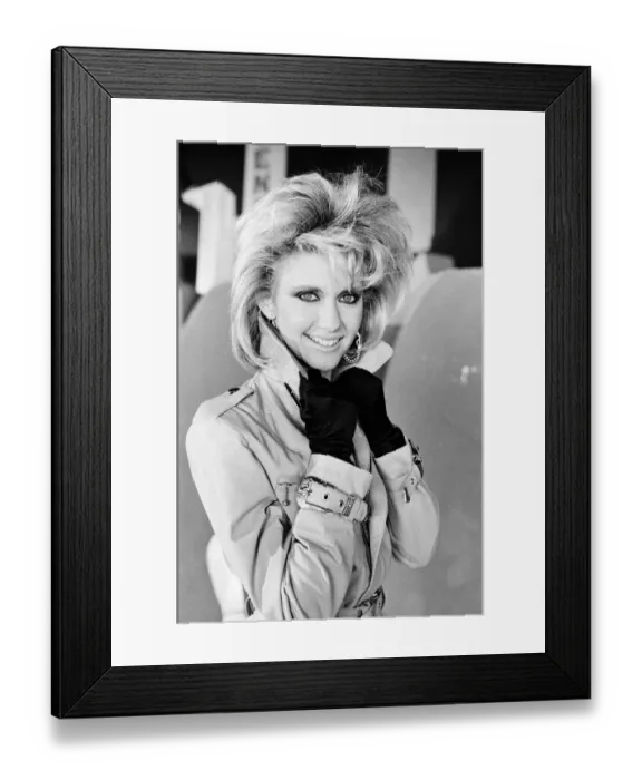Framed Print : Olivia Newton John, singer and actor, pictured during a video shoot at Pinewood Studios