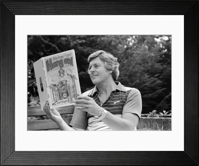 Framed Print : Michael Aspel pictured at home with his family. September 1982 Framed Print : Michael Aspel pictured at home with his family. September 1982