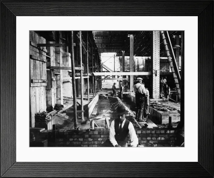 Framed Print : Construction of the new Daily Mirror printing site at Back Hill Framed Print : Construction of the new Daily Mirror printing site at Back Hill