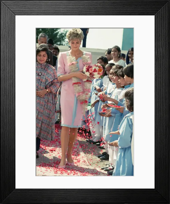 Framed Print : HRH The Princess of Wales, Princess Diana visits Pakistan in September 1991