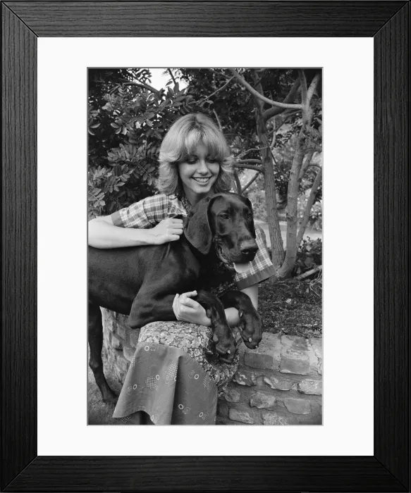 Framed Print : Olivia Newton John, singer and actor, pictured at home in Malibu, California, America Framed Print : Olivia Newton John, singer and actor, pictured at home in Malibu, California, America