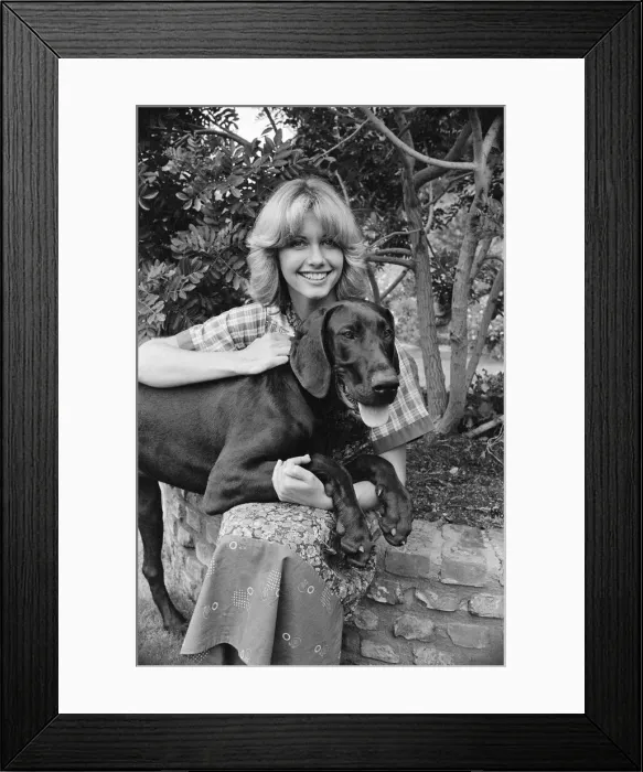 Framed Print : Olivia Newton John, singer and actor, pictured at home in Malibu, California, America Framed Print : Olivia Newton John, singer and actor, pictured at home in Malibu, California, America