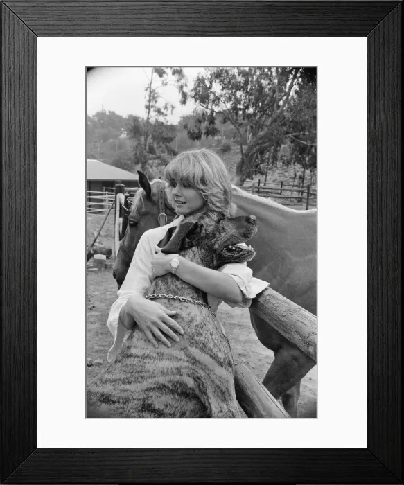 Framed Print : Olivia Newton John, singer and actor, pictured at home in Malibu, California, America Framed Print : Olivia Newton John, singer and actor, pictured at home in Malibu, California, America