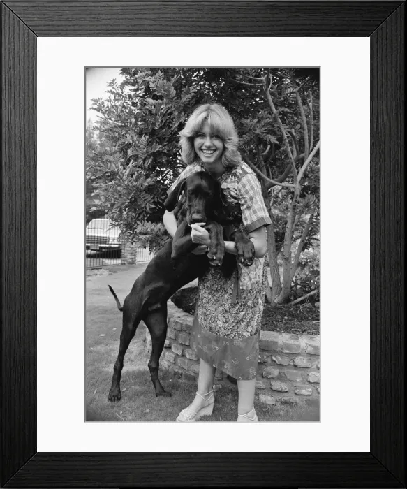 Framed Print : Olivia Newton John, singer and actor, pictured at home in Malibu, California, America Framed Print : Olivia Newton John, singer and actor, pictured at home in Malibu, California, America
