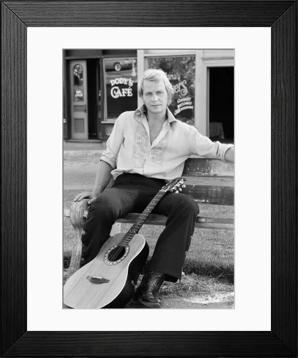 Framed Print : David Soul - singer, actor, musician, pictured in Los Angeles, with his guitar Framed Print : David Soul - singer, actor, musician, pictured in Los Angeles, with his guitar