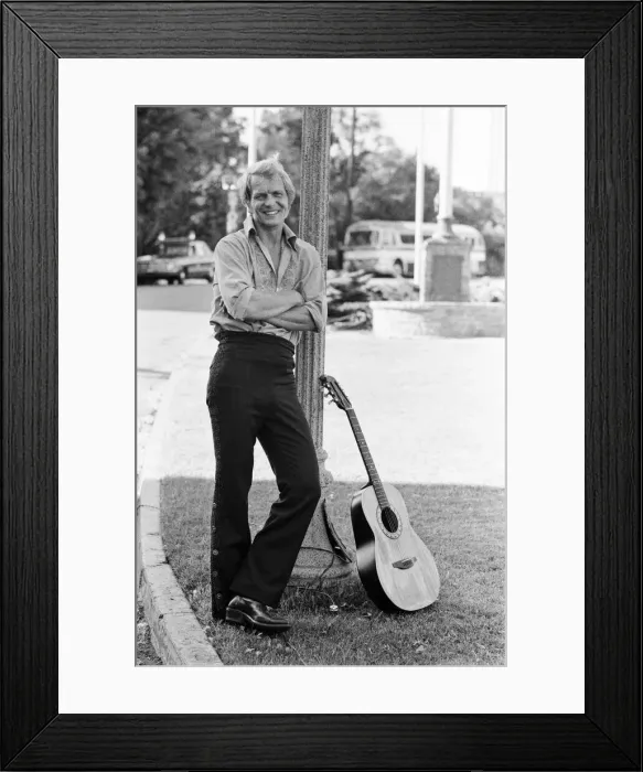 Framed Print : David Soul - singer, actor, musician, pictured in Los Angeles, with his guitar Framed Print : David Soul - singer, actor, musician, pictured in Los Angeles, with his guitar