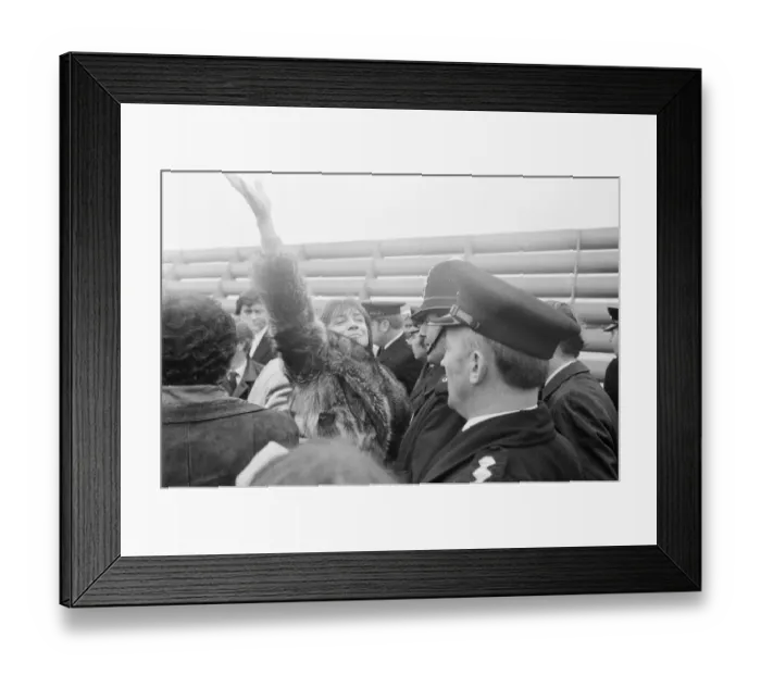 Framed Print : David Cassidy, singer, actor and musician, leaves Londons Heathrow Airport in 1973 Framed Print : David Cassidy, singer, actor and musician, leaves Londons Heathrow Airport in 1973