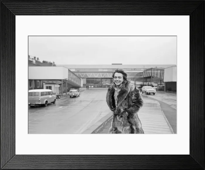 Framed Print : David Cassidy, singer, actor and musician, leaves Londons Heathrow Airport in 1973 Framed Print : David Cassidy, singer, actor and musician, leaves Londons Heathrow Airport in 1973