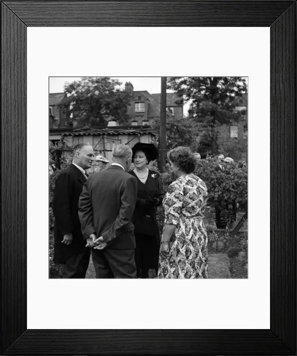 Framed Print : Queen Elizabeth The Queen Mother visits Streatham. 17th July 1952 Framed Print : Queen Elizabeth The Queen Mother visits Streatham. 17th July 1952