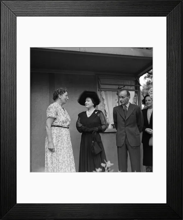 Framed Print : Queen Elizabeth The Queen Mother visits the garden of Mrs Lena Atkinson in Streatham Framed Print : Queen Elizabeth The Queen Mother visits the garden of Mrs Lena Atkinson in Streatham