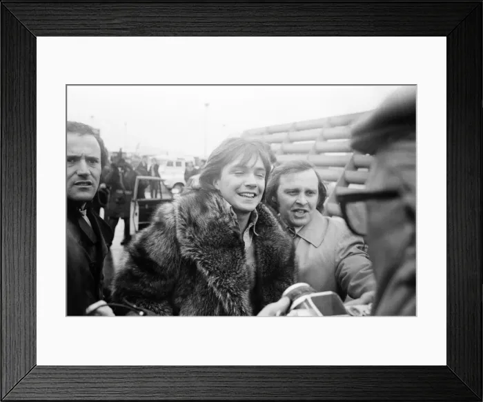 Framed Print : David Cassidy, singer, actor and musician, leaves Londons Heathrow Airport in 1973 Framed Print : David Cassidy, singer, actor and musician, leaves Londons Heathrow Airport in 1973
